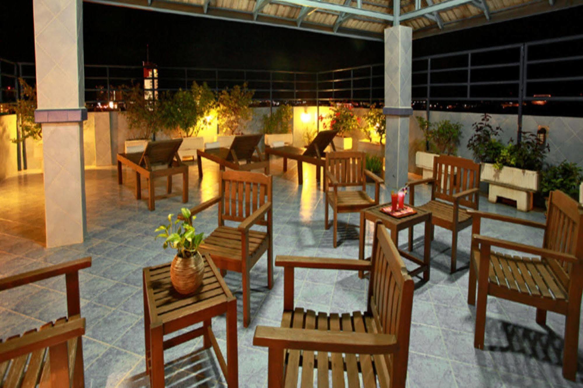 Hua Hin Loft Hotel Buitenkant foto