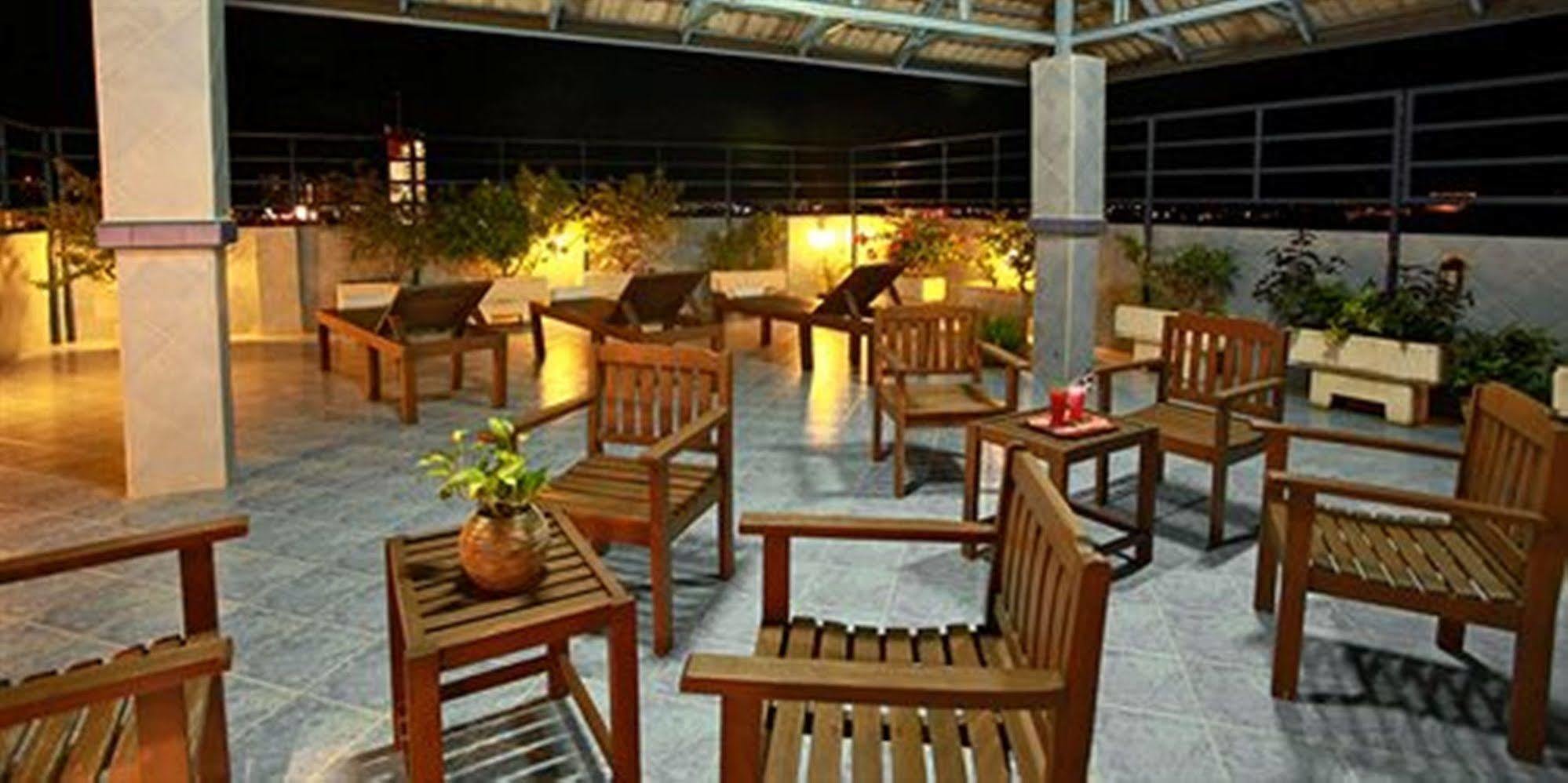 Hua Hin Loft Hotel Buitenkant foto